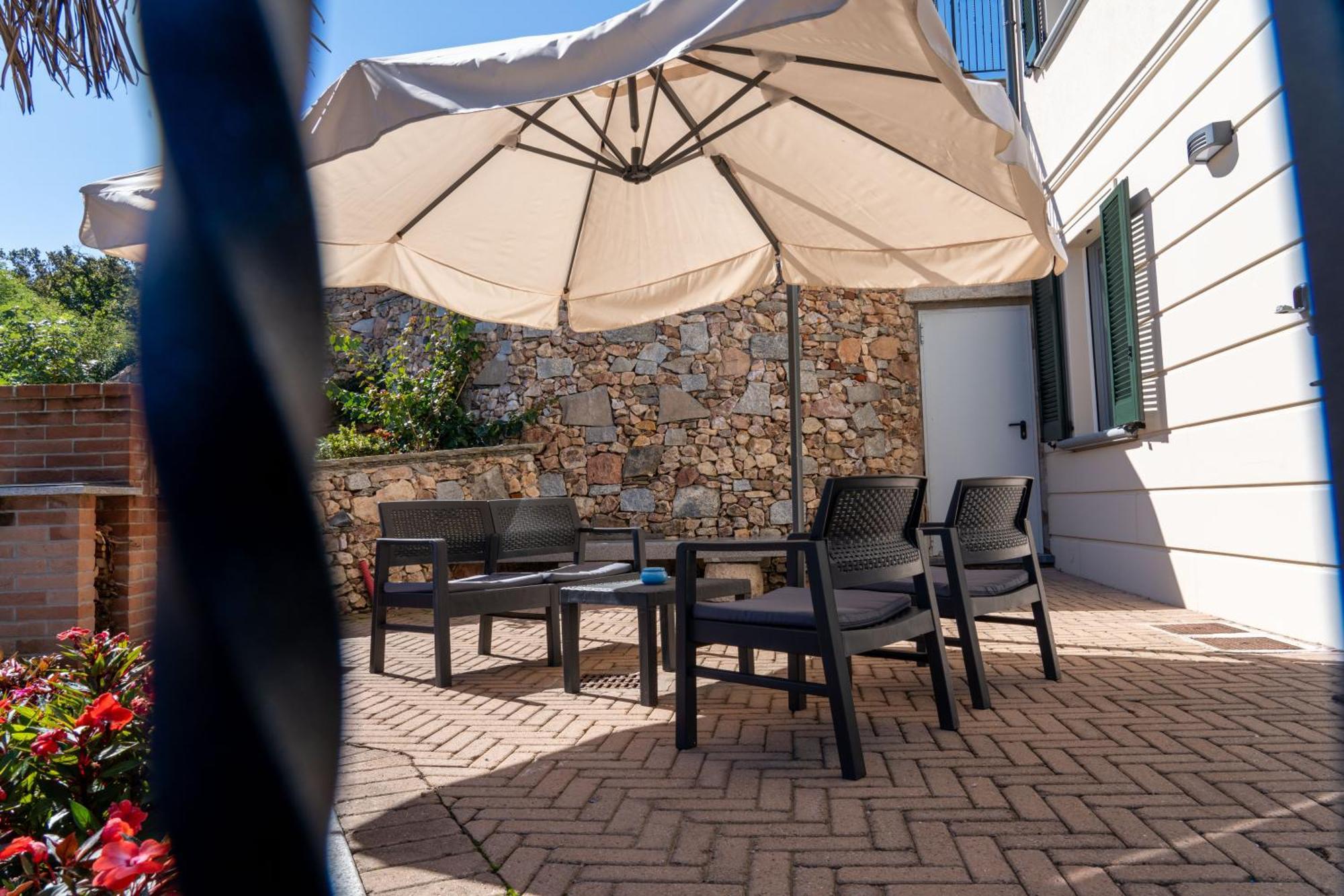 Villa San Carlo อาโรนา ภายนอก รูปภาพ
